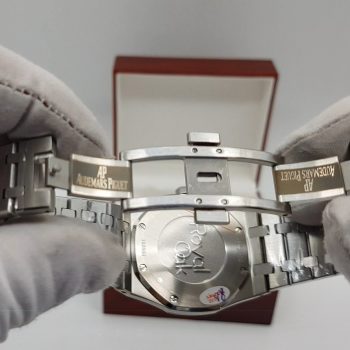 Audemars Piguet - Royal Oak Selfwinding Quartz (0166)