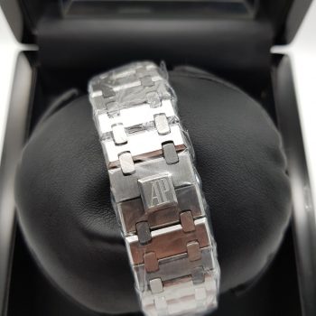 Audemars Piguet - Royal Oak Chronograph (0045)