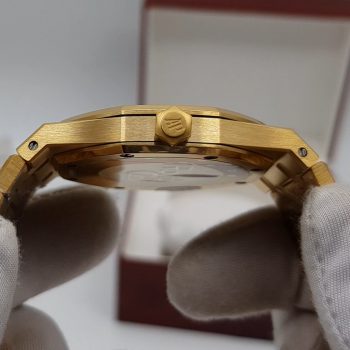 Audemars Piguet - Royal Oak Selfwinding Quartz (0164)