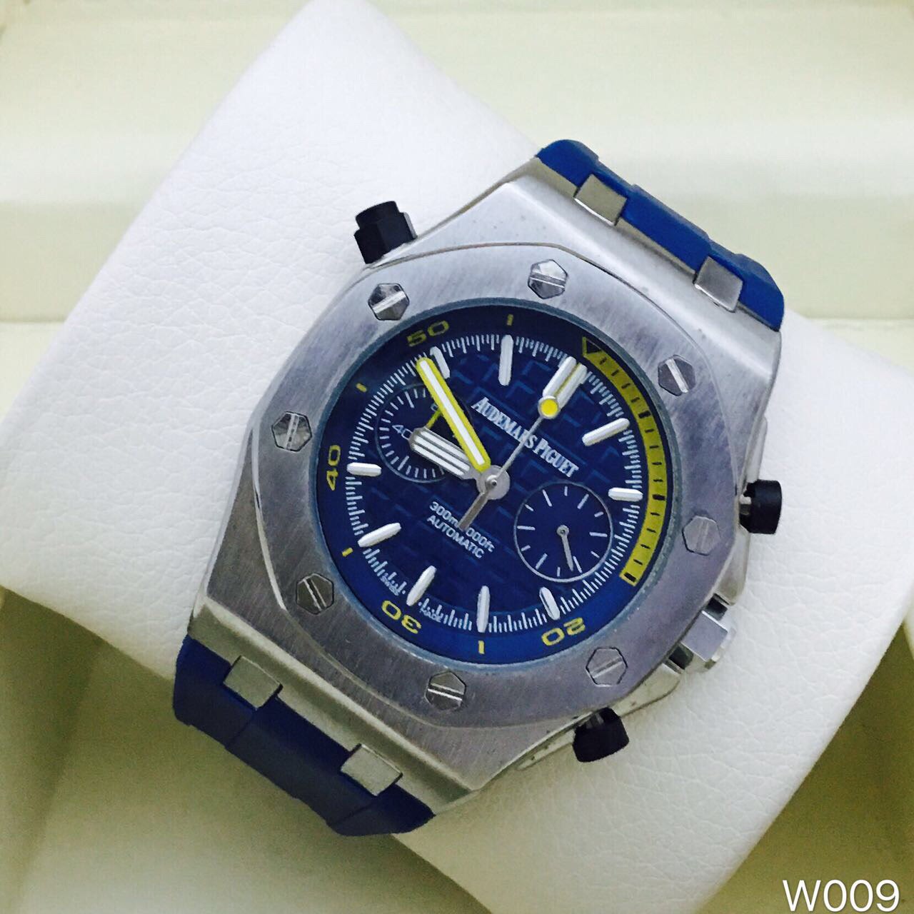 Audemars Piguet - Royal Oak Offshore Diver Chronograph Quartz (0097)