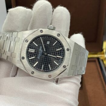 Audemars Piguet - Royal Oak Selfwinding Quartz (0166)