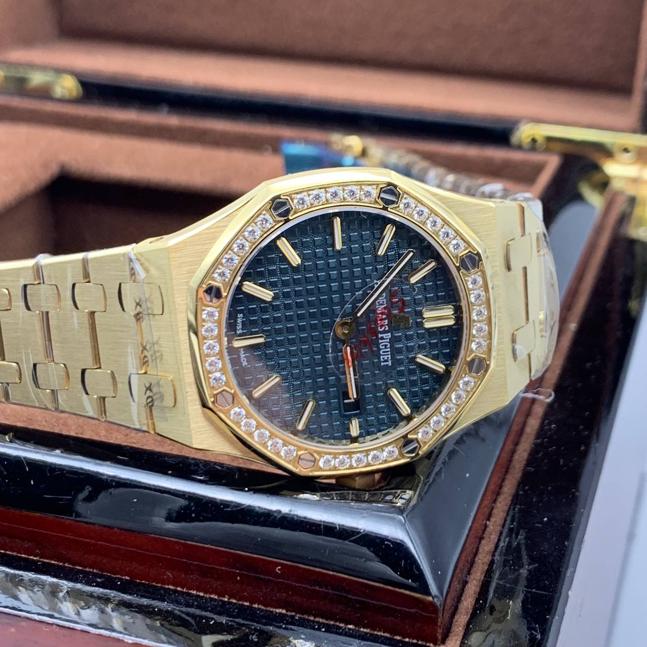 Audemars Piguet — Royal Oak Selfwinding Ladies Diamonds 34 (0175.4)