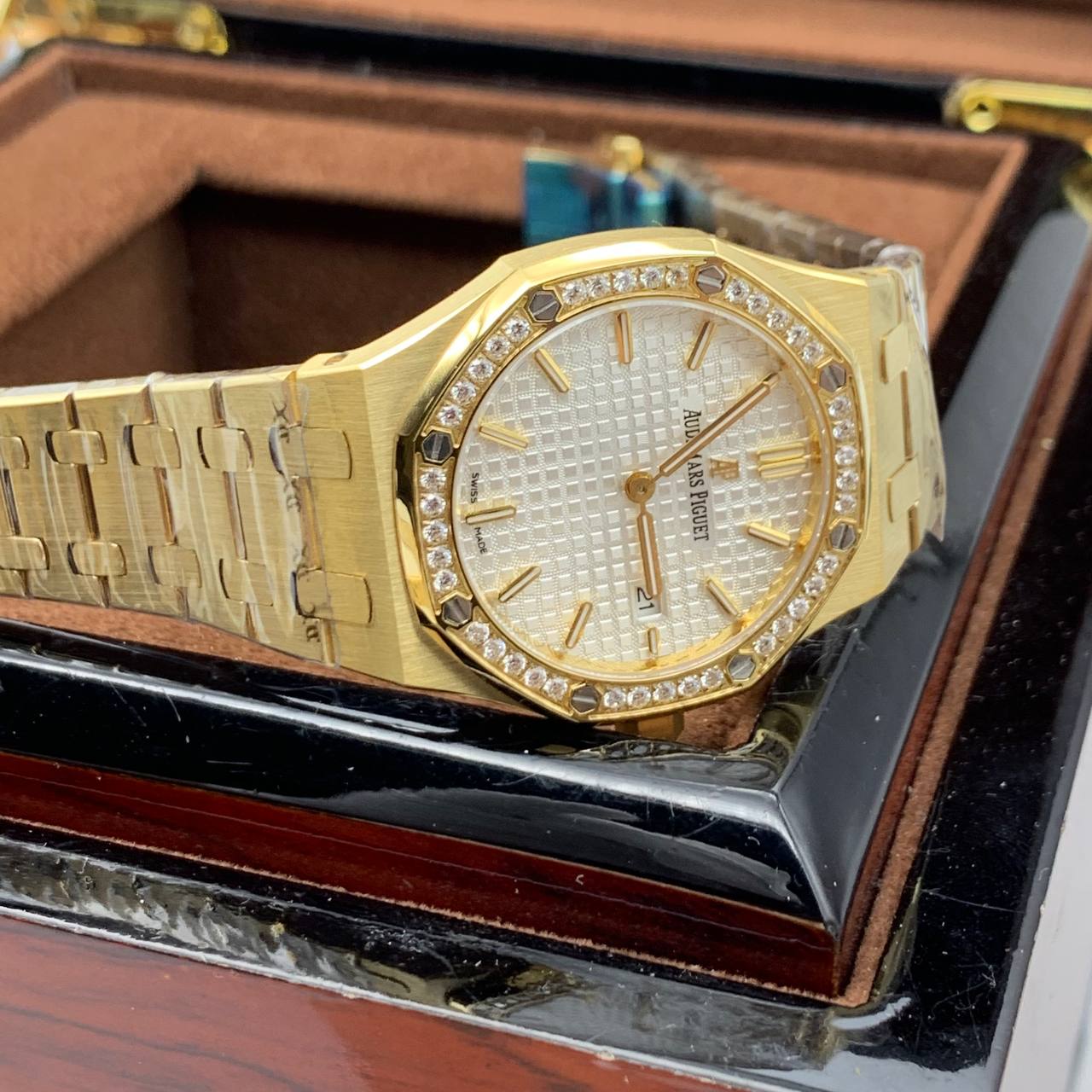 Audemars Piguet — Royal Oak Selfwinding Ladies Diamonds 34 (0175.3)