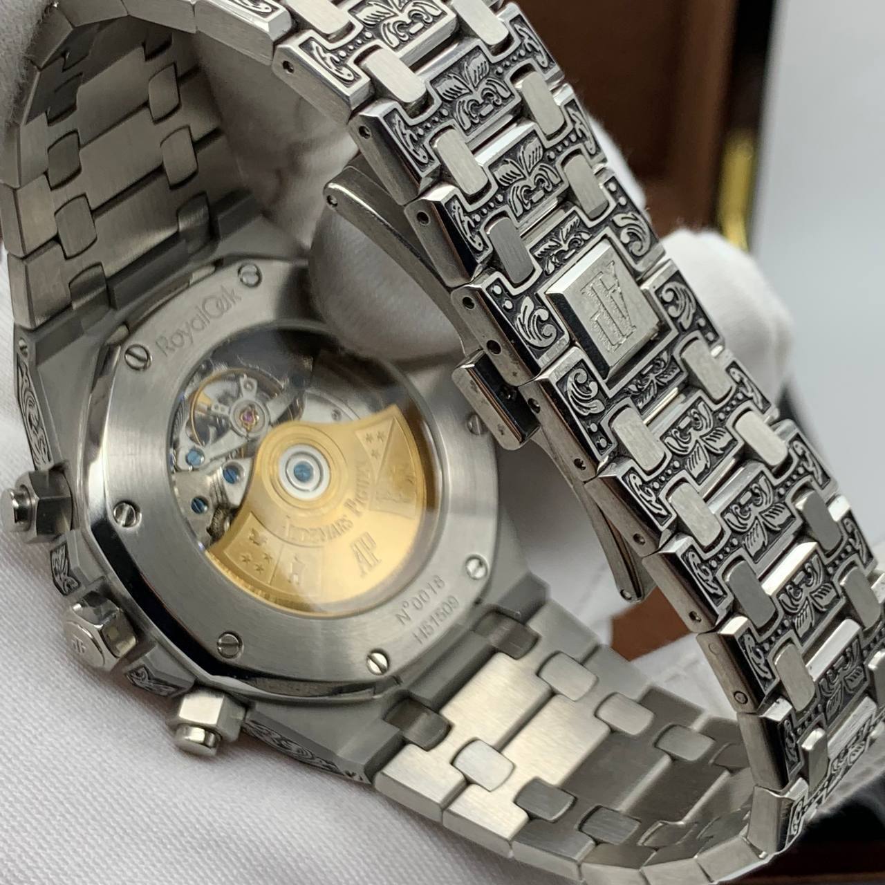 Audemars Piguet - Royal Oak Chronograph Engraving (0044)