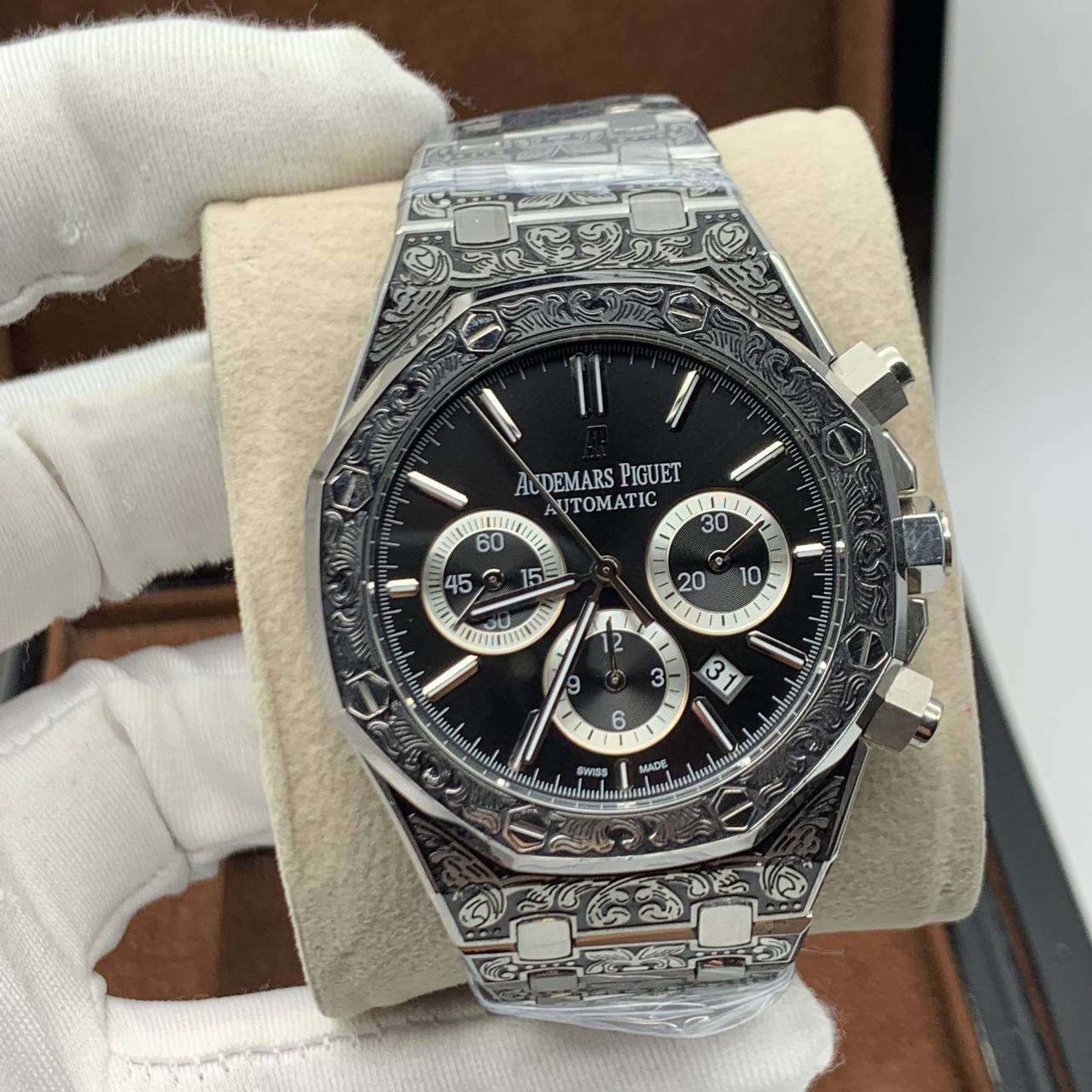 Audemars Piguet - Royal Oak Chronograph Engraving (0044)