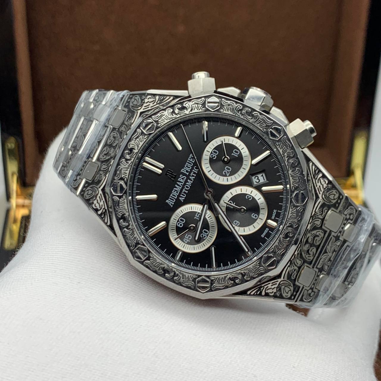 Audemars Piguet - Royal Oak Chronograph Engraving (0044)