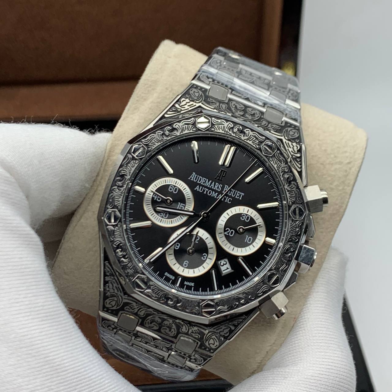 Audemars Piguet - Royal Oak Chronograph Engraving (0044)