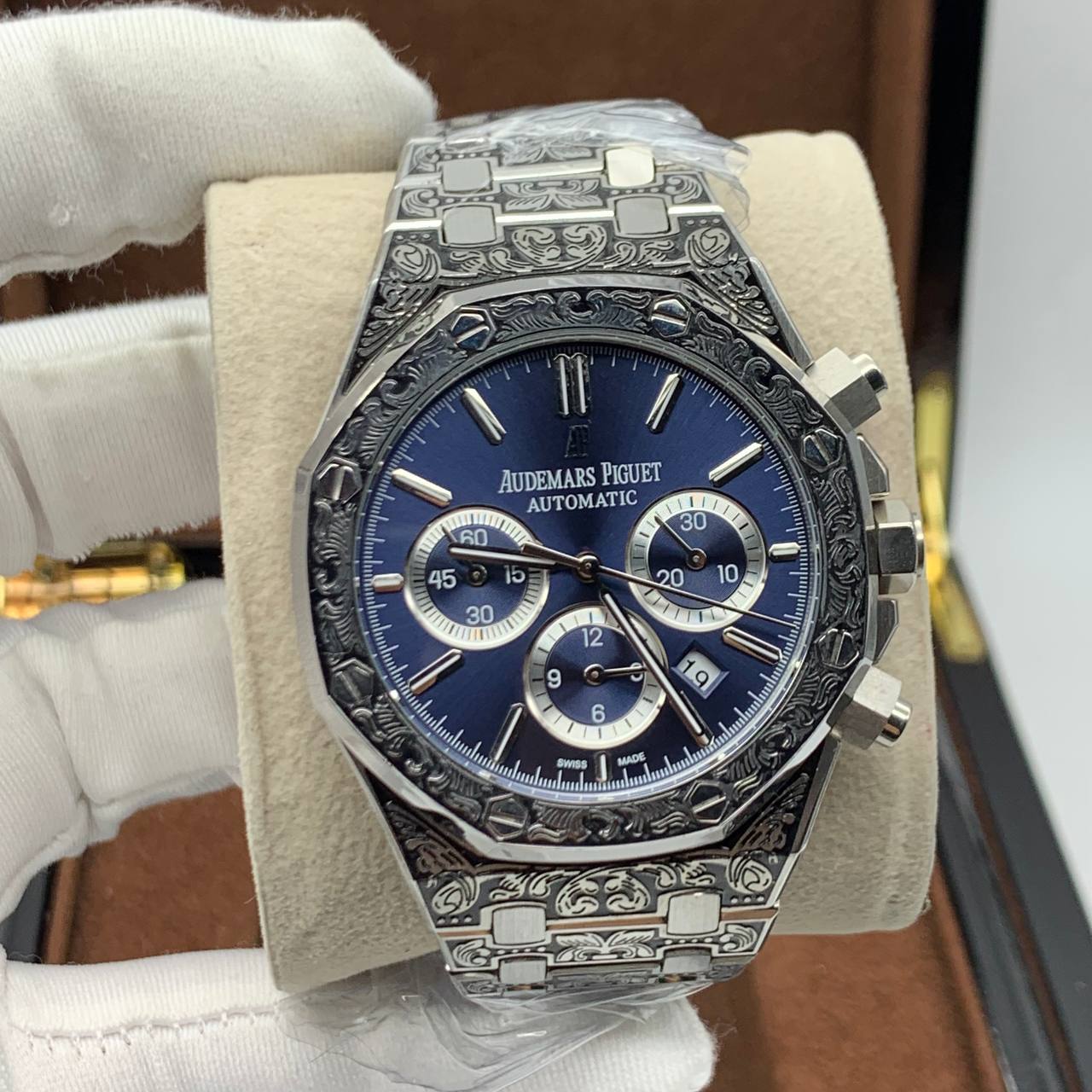 Audemars Piguet - Royal Oak Chronograph Engraving (0044.2)