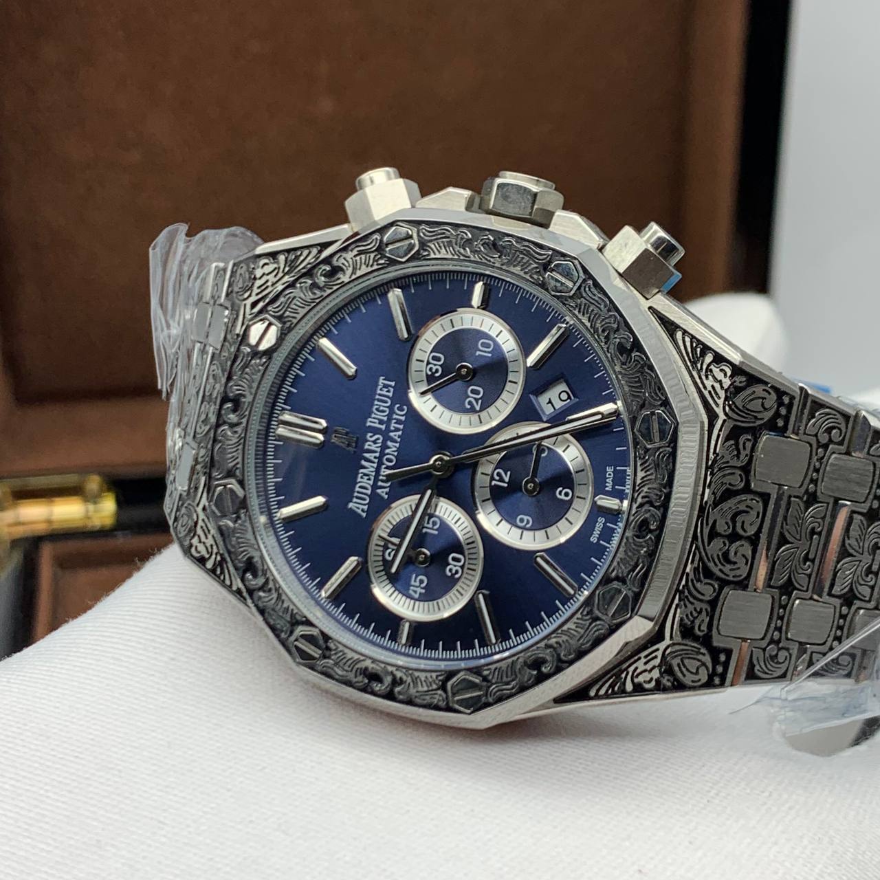 Audemars Piguet - Royal Oak Chronograph Engraving (0044.2)