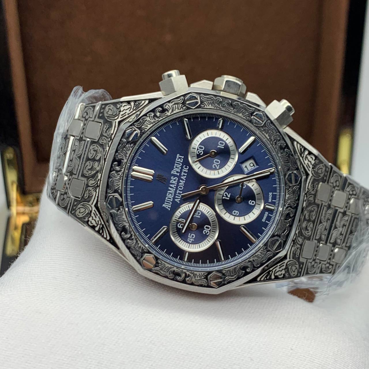 Audemars Piguet - Royal Oak Chronograph Engraving (0044.2)