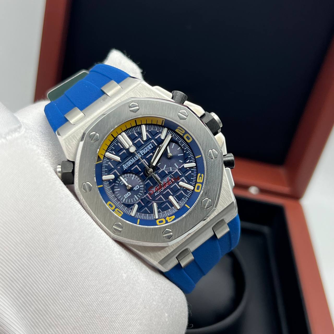 Audemars Piguet - Royal Oak Offshore Diver Chronograph Quartz (0093.2)Audemars Piguet - Royal Oak Offshore Diver Chronograph Quartz (0093.2)