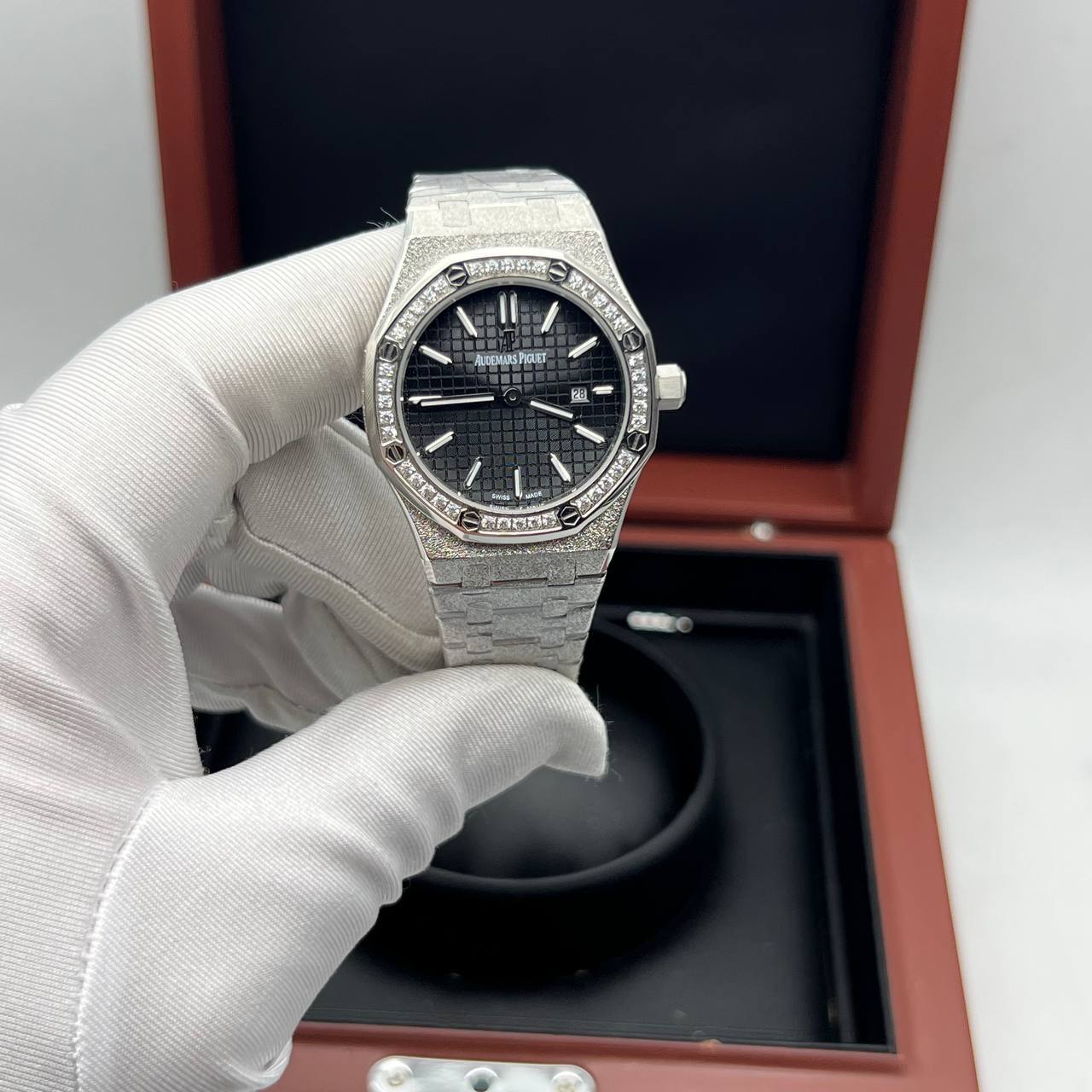 Audemars Piguet — Royal Oak Selfwinding Ladies Diamonds 34 (0174)