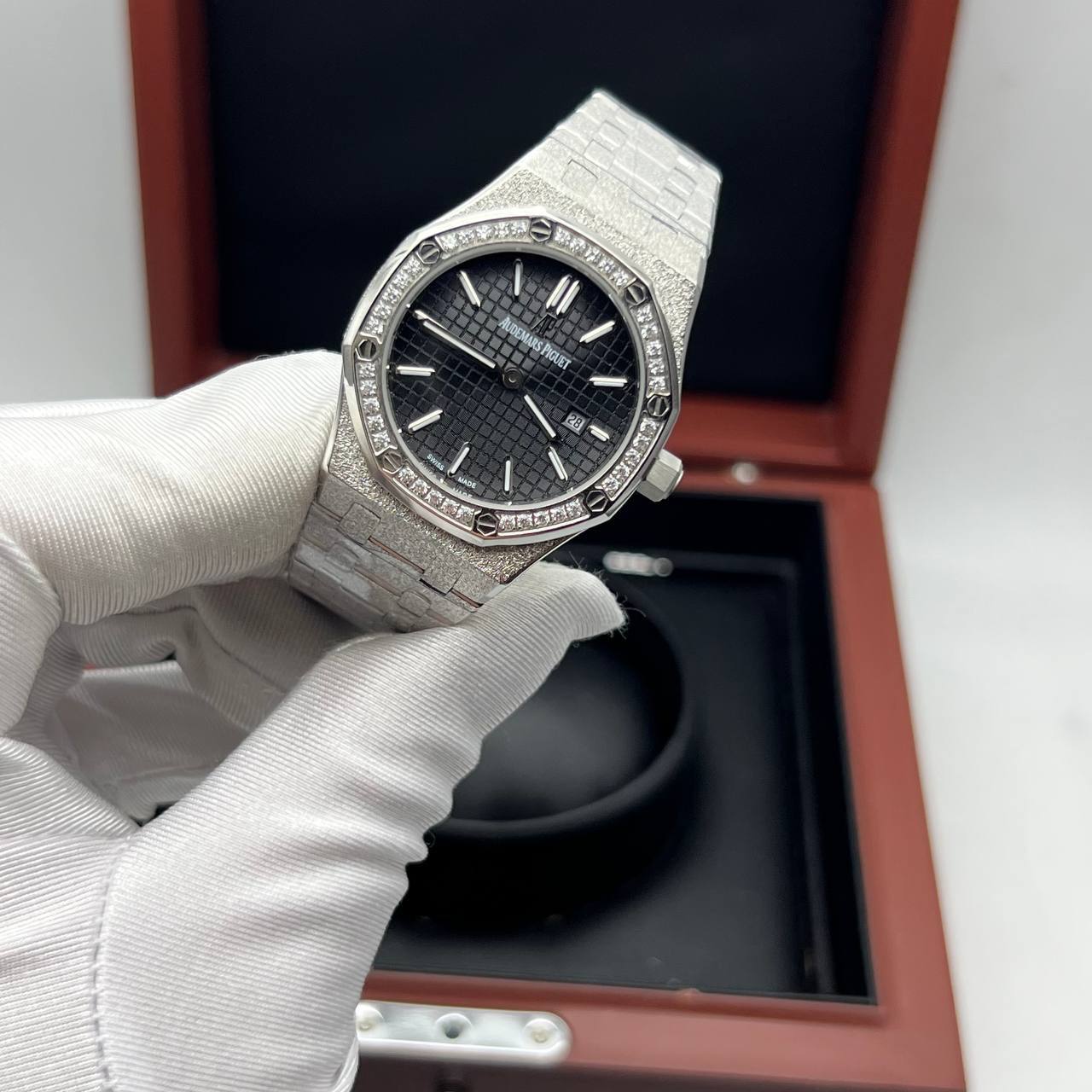 Audemars Piguet — Royal Oak Selfwinding Ladies Diamonds 34 (0174)