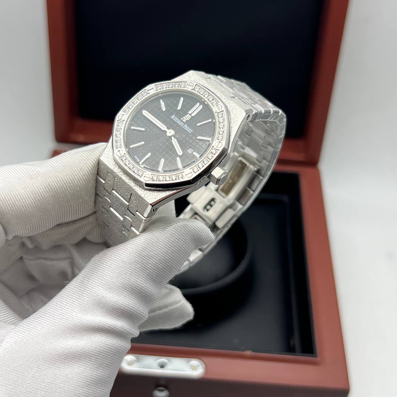 Audemars Piguet — Royal Oak Selfwinding Ladies Diamonds 34 (0174)