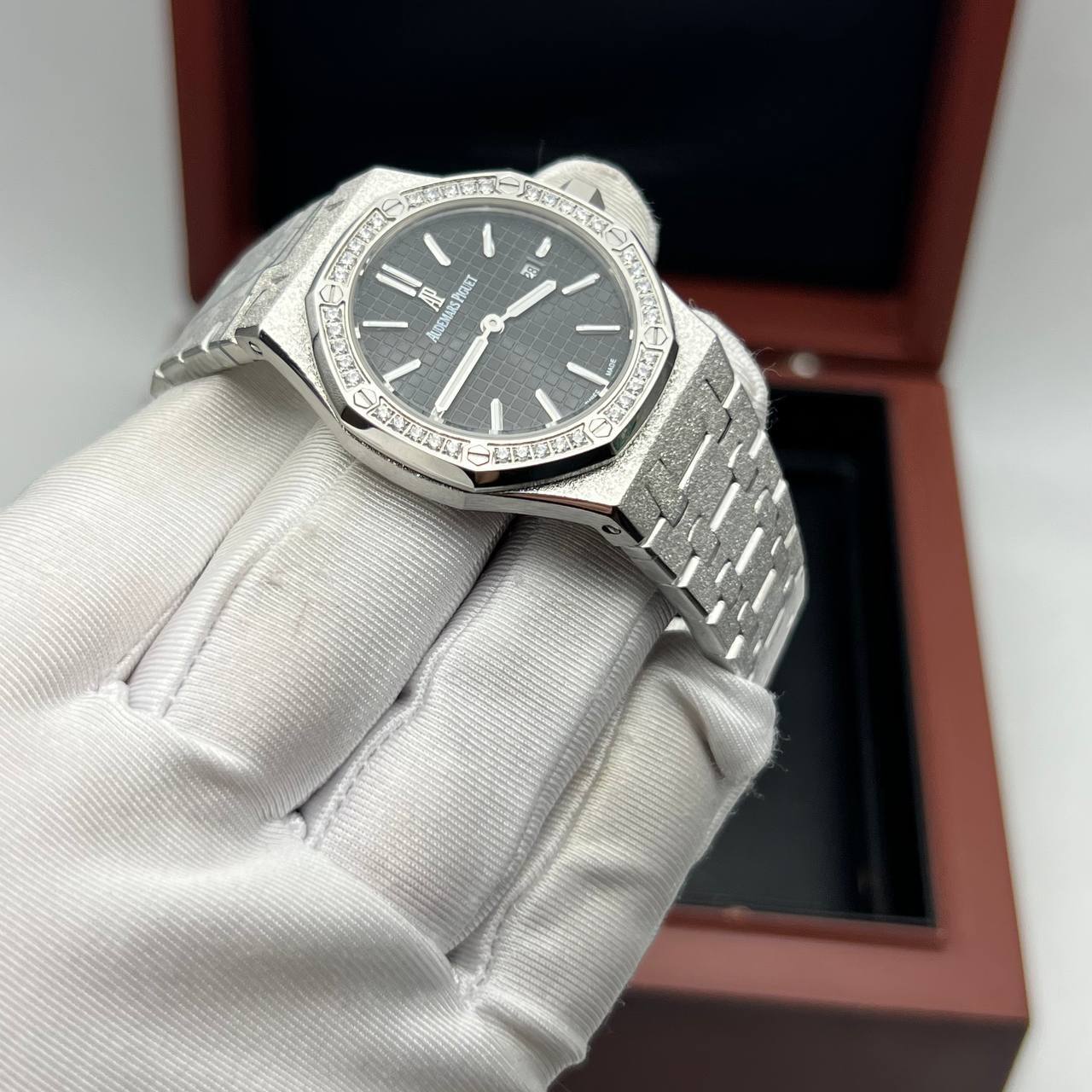 Audemars Piguet — Royal Oak Selfwinding Ladies Diamonds 34 (0174)
