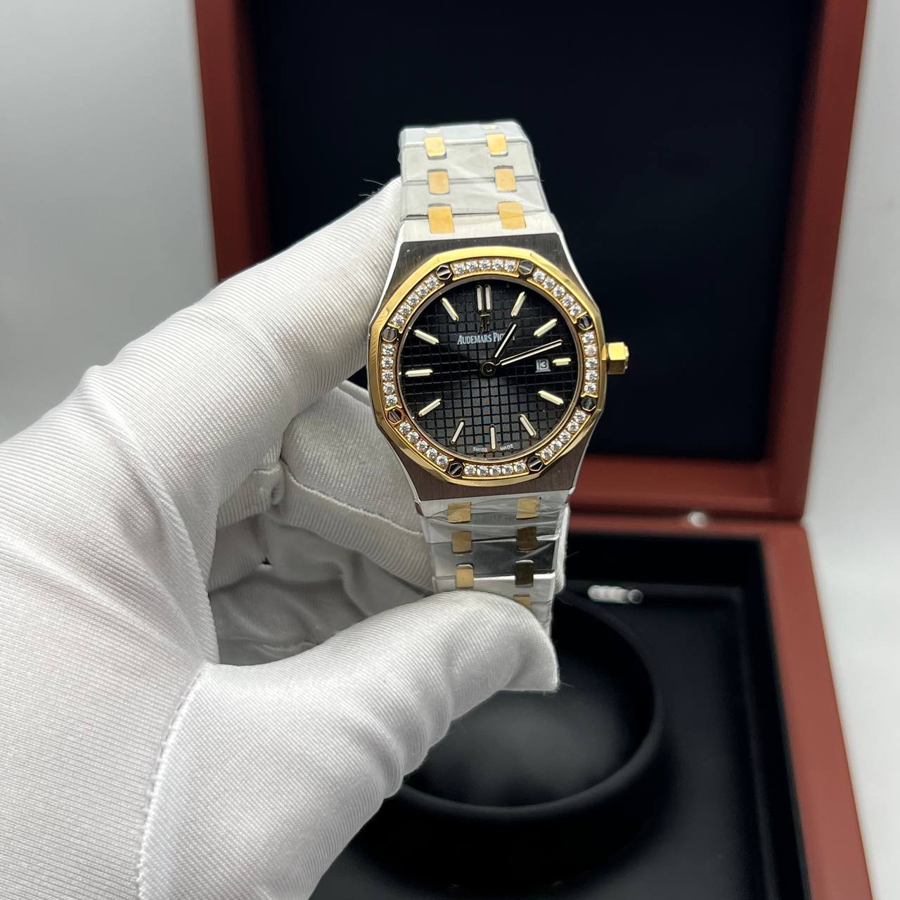 Audemars Piguet — Royal Oak Selfwinding Ladies Diamonds 34 (0176)