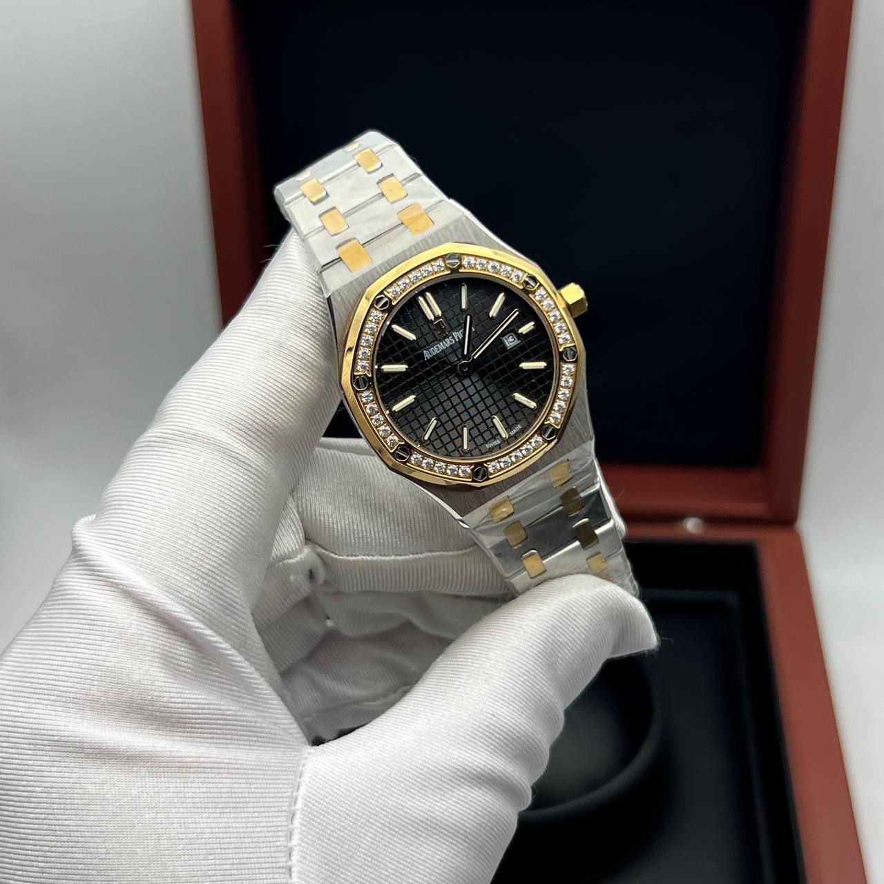 Audemars Piguet — Royal Oak Selfwinding Ladies Diamonds 34 (0176)