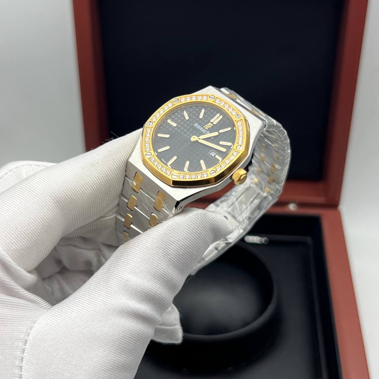 Audemars Piguet — Royal Oak Selfwinding Ladies Diamonds 34 (0176)