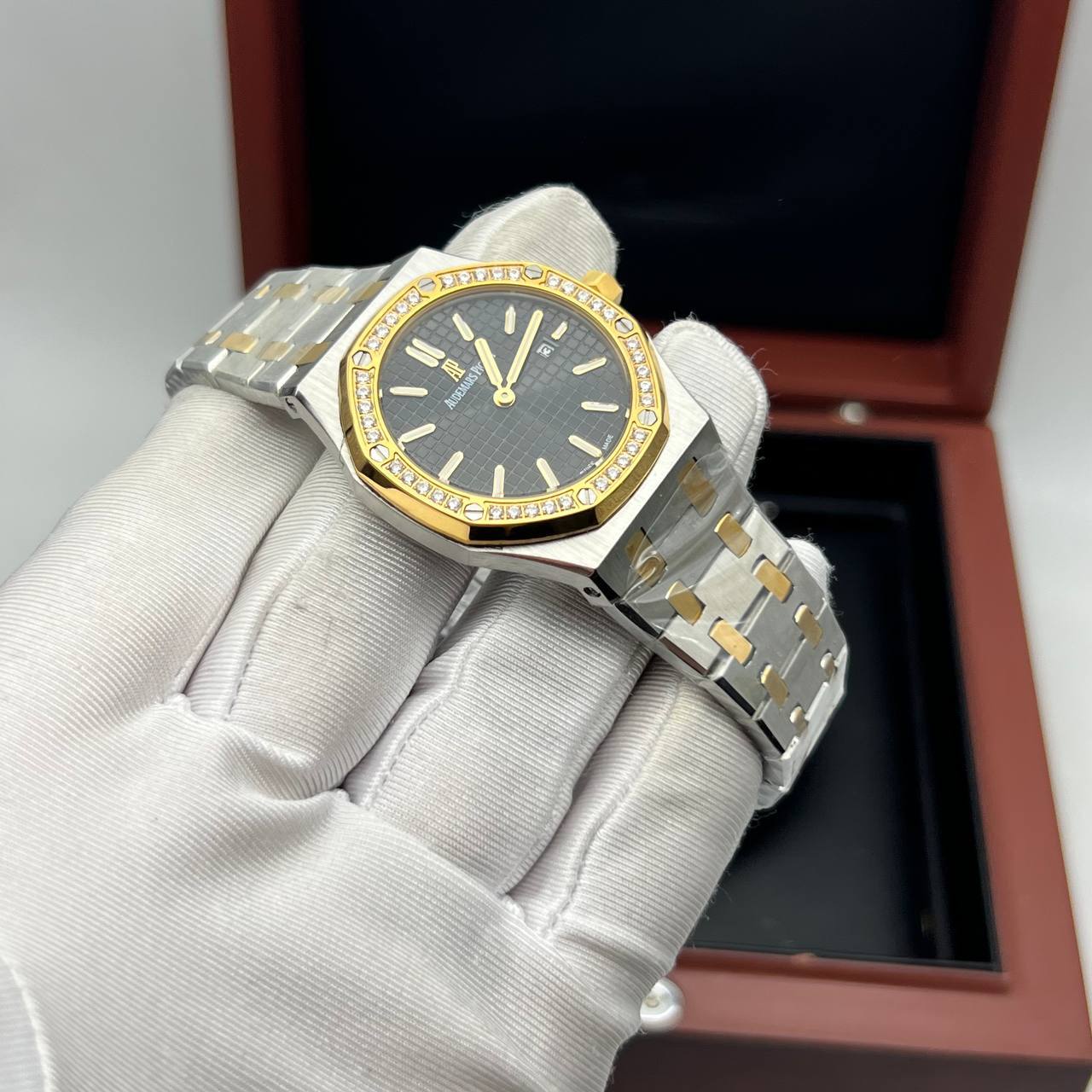 Audemars Piguet — Royal Oak Selfwinding Ladies Diamonds 34 (0176)