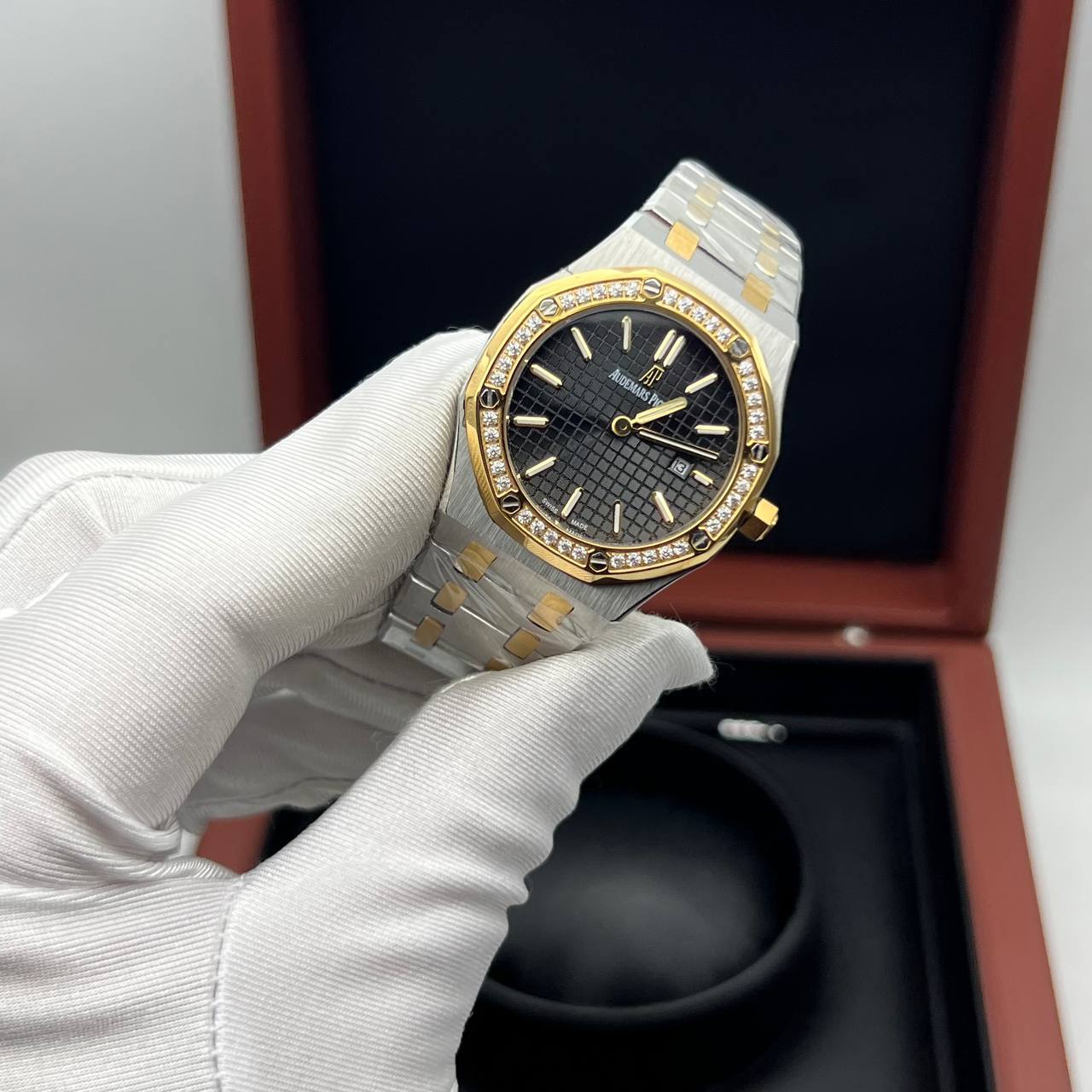 Audemars Piguet — Royal Oak Selfwinding Ladies Diamonds 34 (0176)
