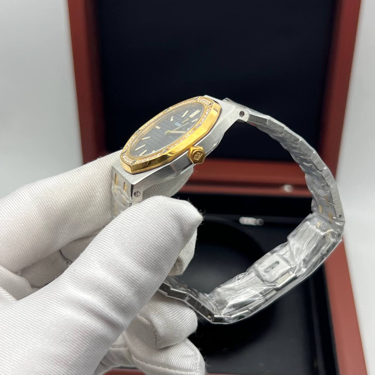 Audemars Piguet — Royal Oak Selfwinding Ladies Diamonds 34 (0176)