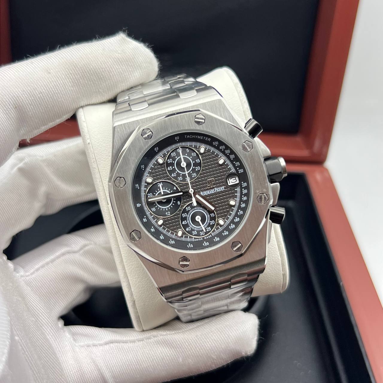 Audemars Piguet - Royal Oak Offshore Chronograph (0043)