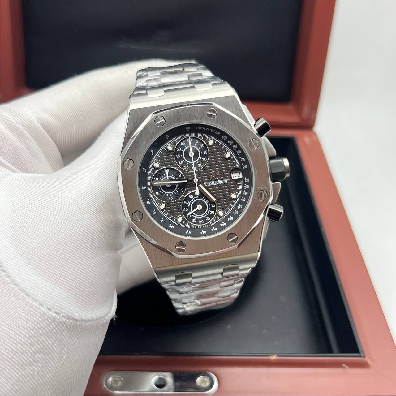 Audemars Piguet - Royal Oak Offshore Chronograph (0043)
