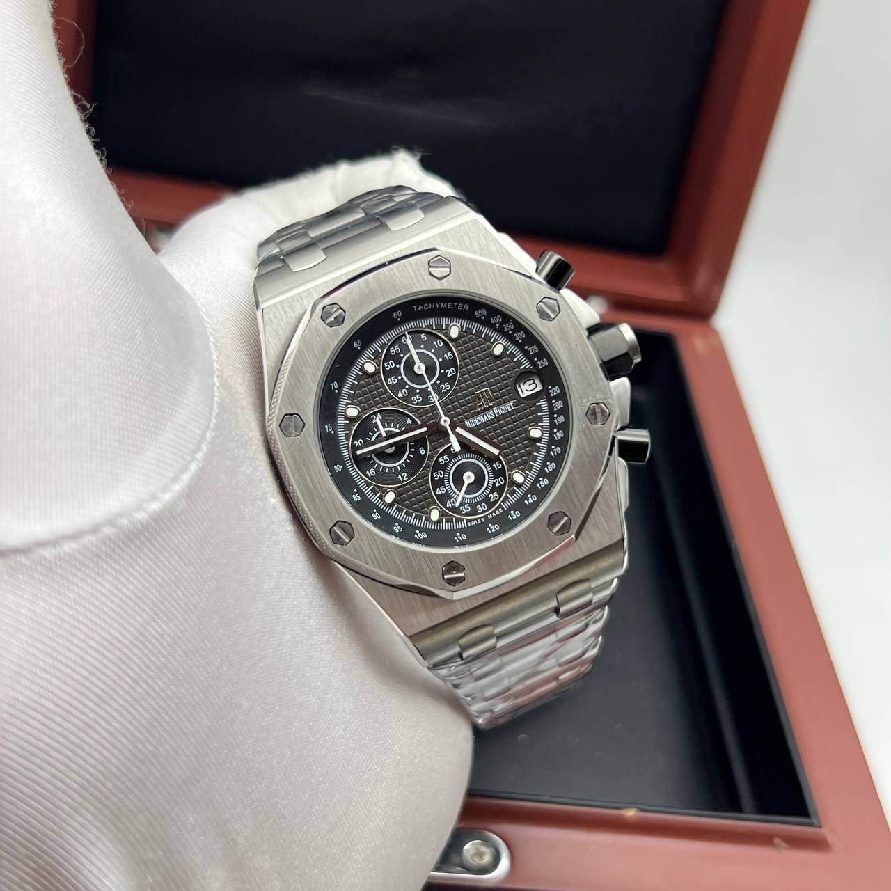 Audemars Piguet - Royal Oak Offshore Chronograph (0043)