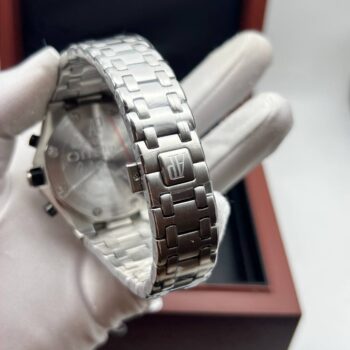 Audemars Piguet - Royal Oak Offshore Chronograph (0043)